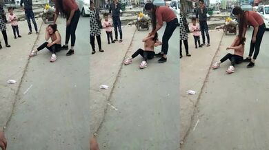 抓奸集锦-特精甄选第一现场街头扭打吃瓜围观 赤裸裸床上被逮还有被割屌的 各色良家女神狼狈瞬间 (15)